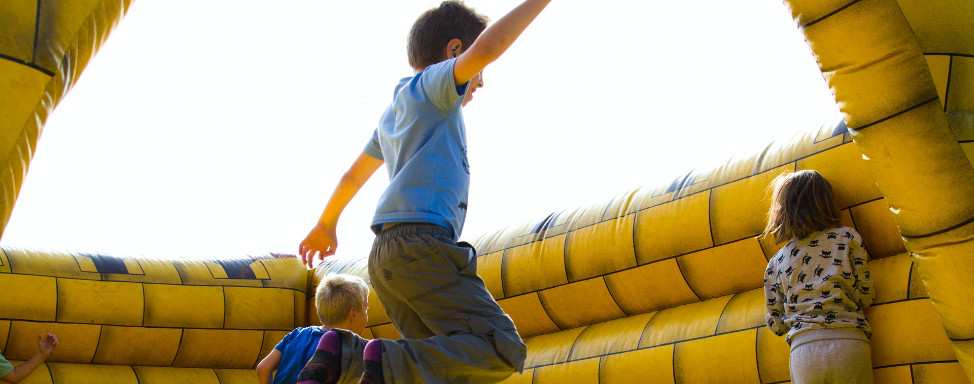 Her çocuk oyun oynarken öğrenir